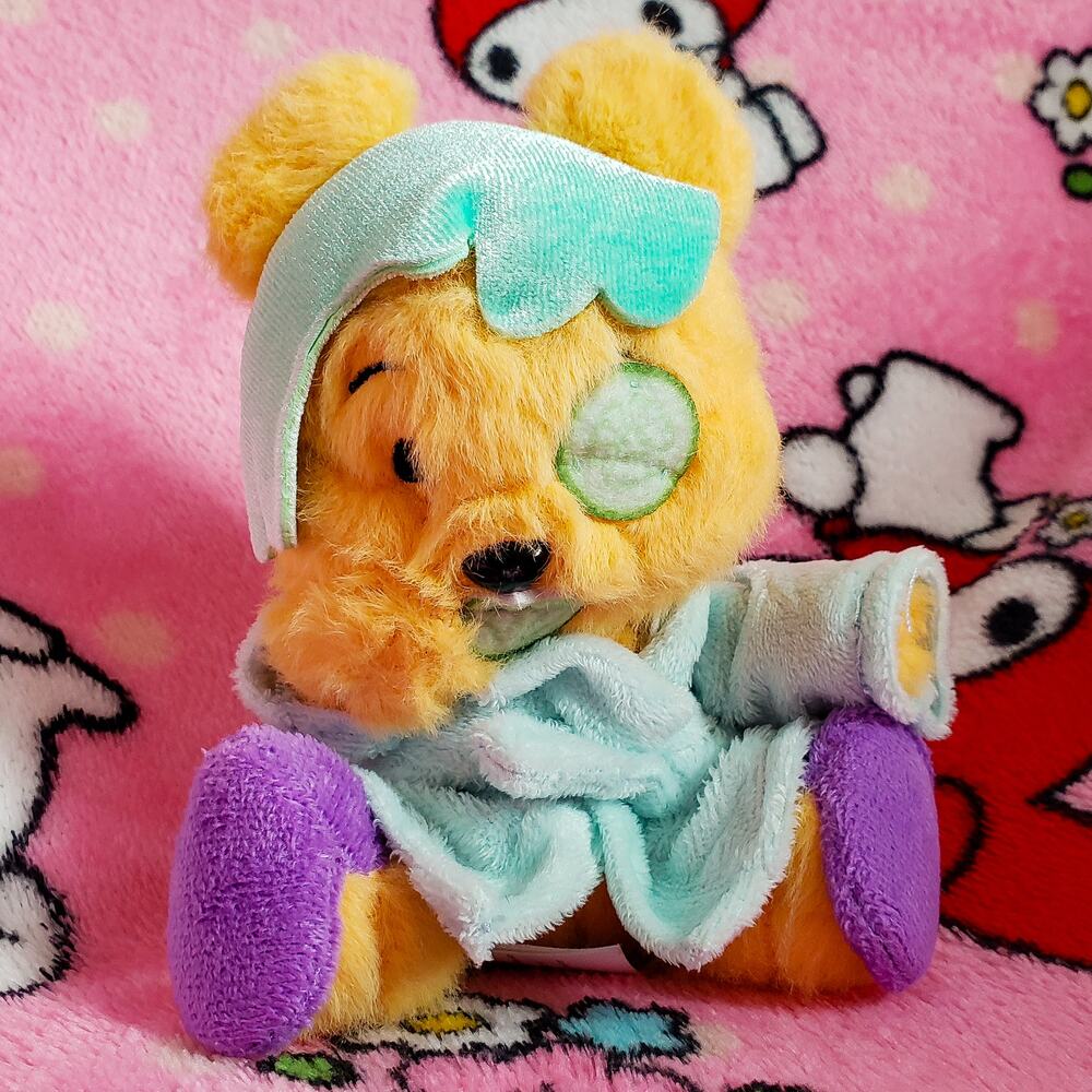 Disney Winnie the Pooh Hunny Hugs Spa Pooh Mystery Plush Collectible